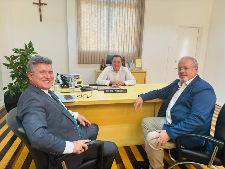 Presidente do Senar SC Recebe Equipe do Projeto “Antes do Nascer do Sol”