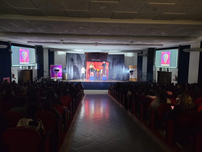 Projeto Futurizando leva espetáculo teatral ‘SINAIS DE VIDA’ a Fraiburgo e Monte Carlo